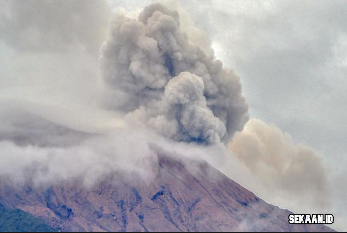 Ini 4 Tingkatan Status Gunung Berapi dan Cara Mitigasinya yang Wajib Kamu Tahu!